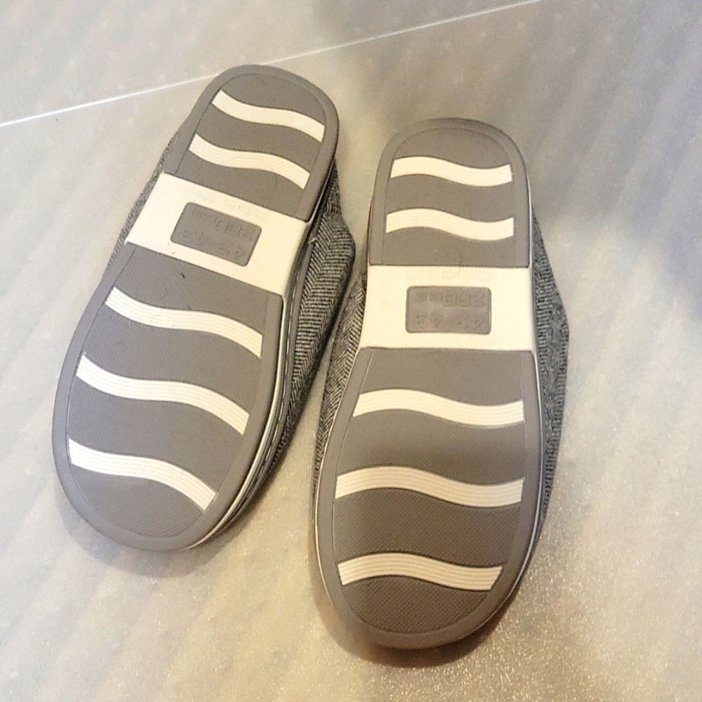 Slippers - Picture 2 of 2